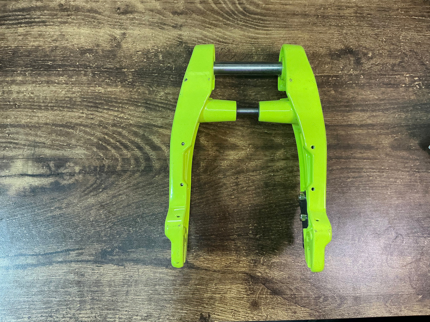 SECOND HAND - YELLOW FRONT/ REAR SWING ARM ASSEMBLY FOR DRAGON PREDATOR