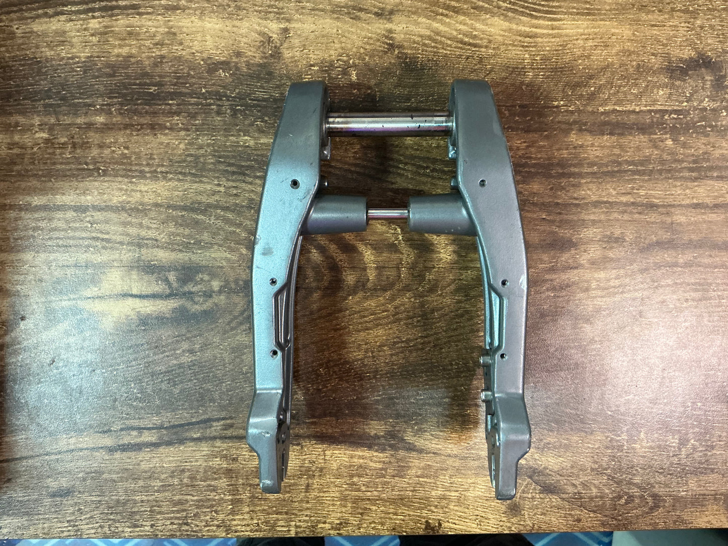 SECOND HAND - GREY FRONT/ REAR SWING ARM ASSEMBLY FOR DRAGON PREDATOR