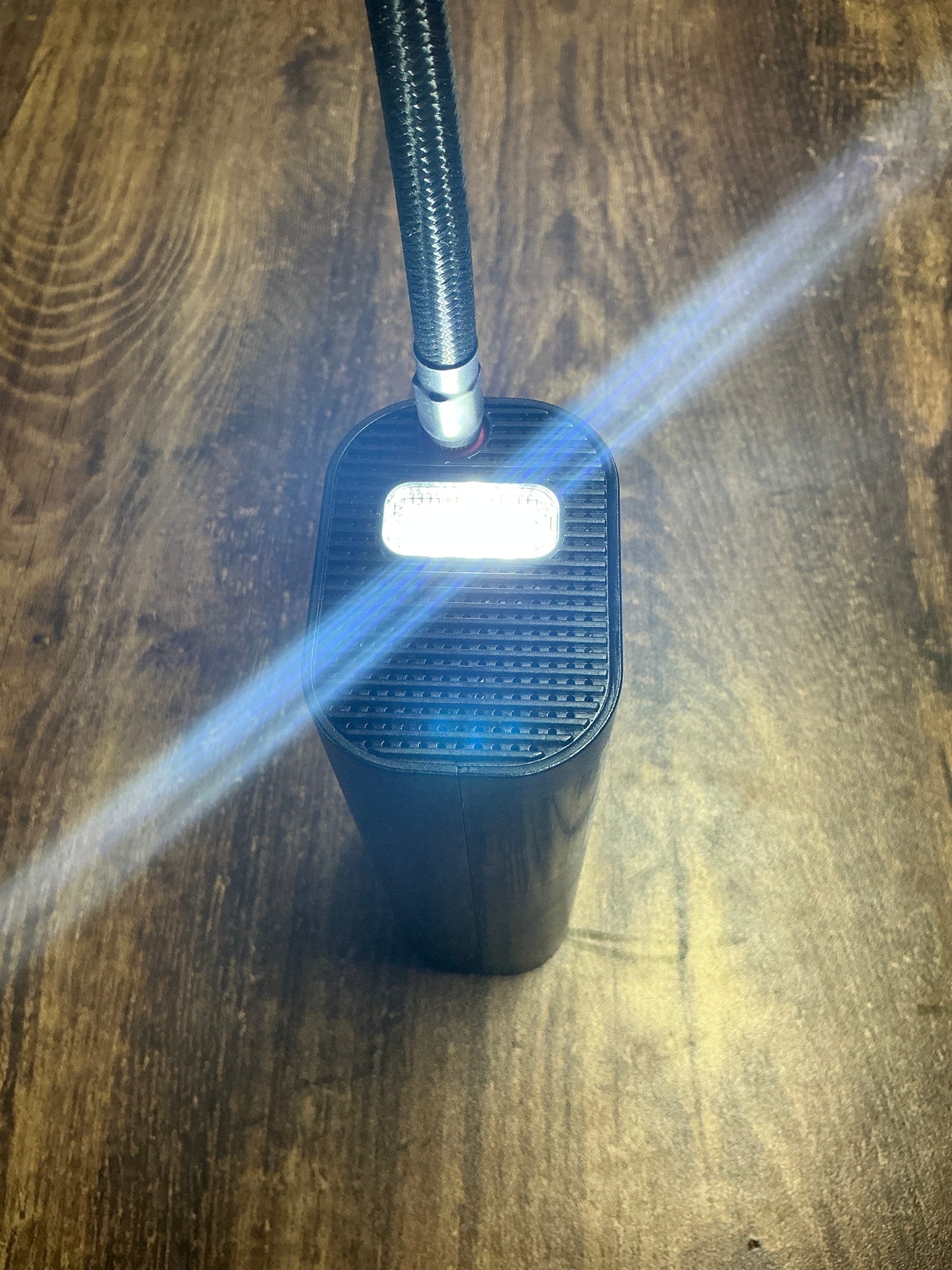 Wireless Air Pump With Red/ White Lights