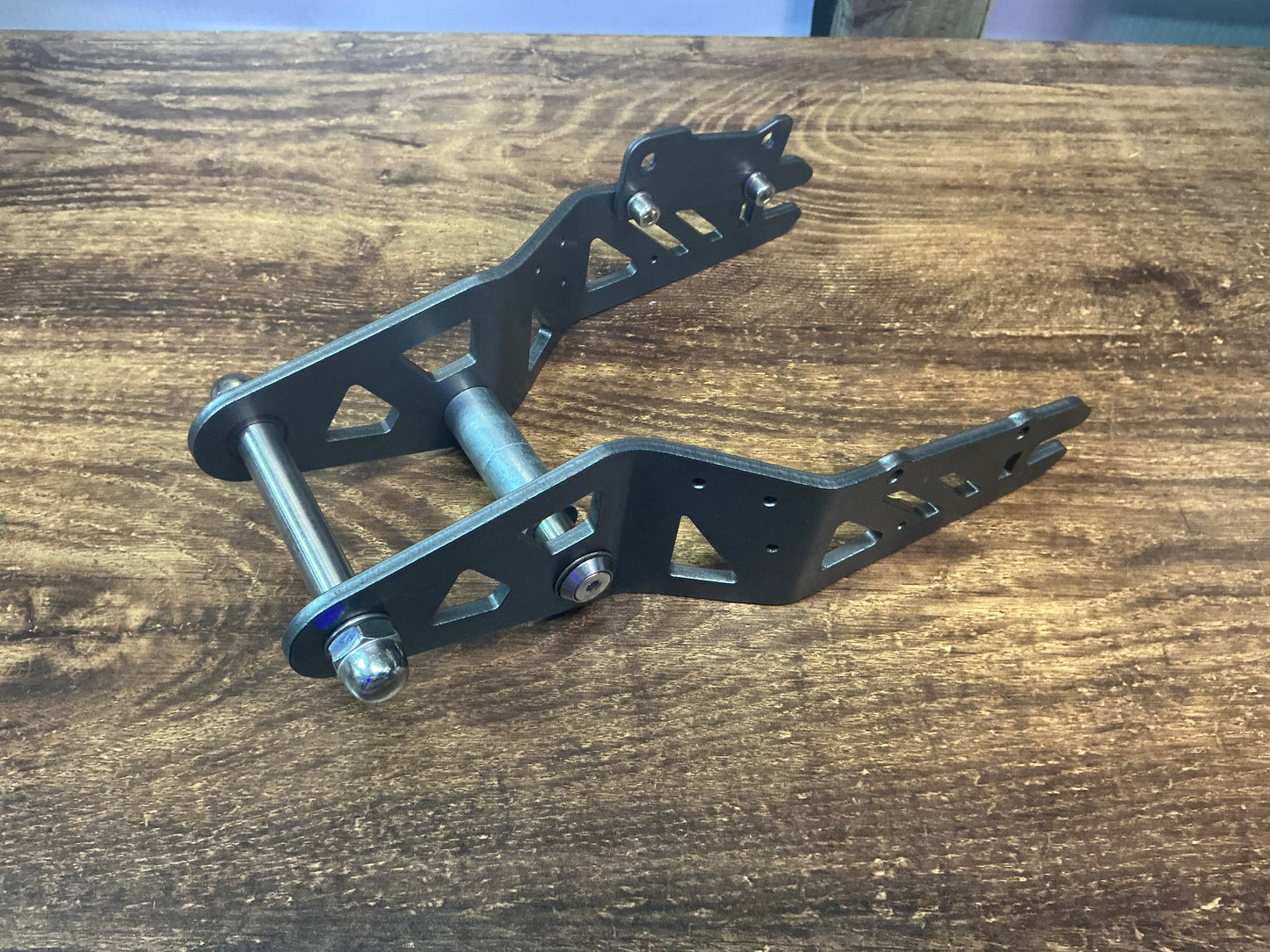 SECOND HAND - REAR SWING ARM DRAGON CYCLONE/ CYCLONE PRO