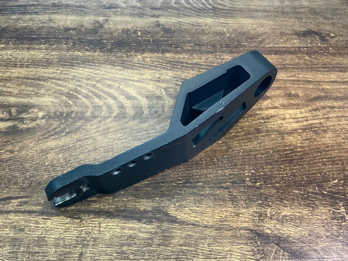 SECOND HAND - BLACK REAR SWING ARM FOR DRAGON RAPTOR