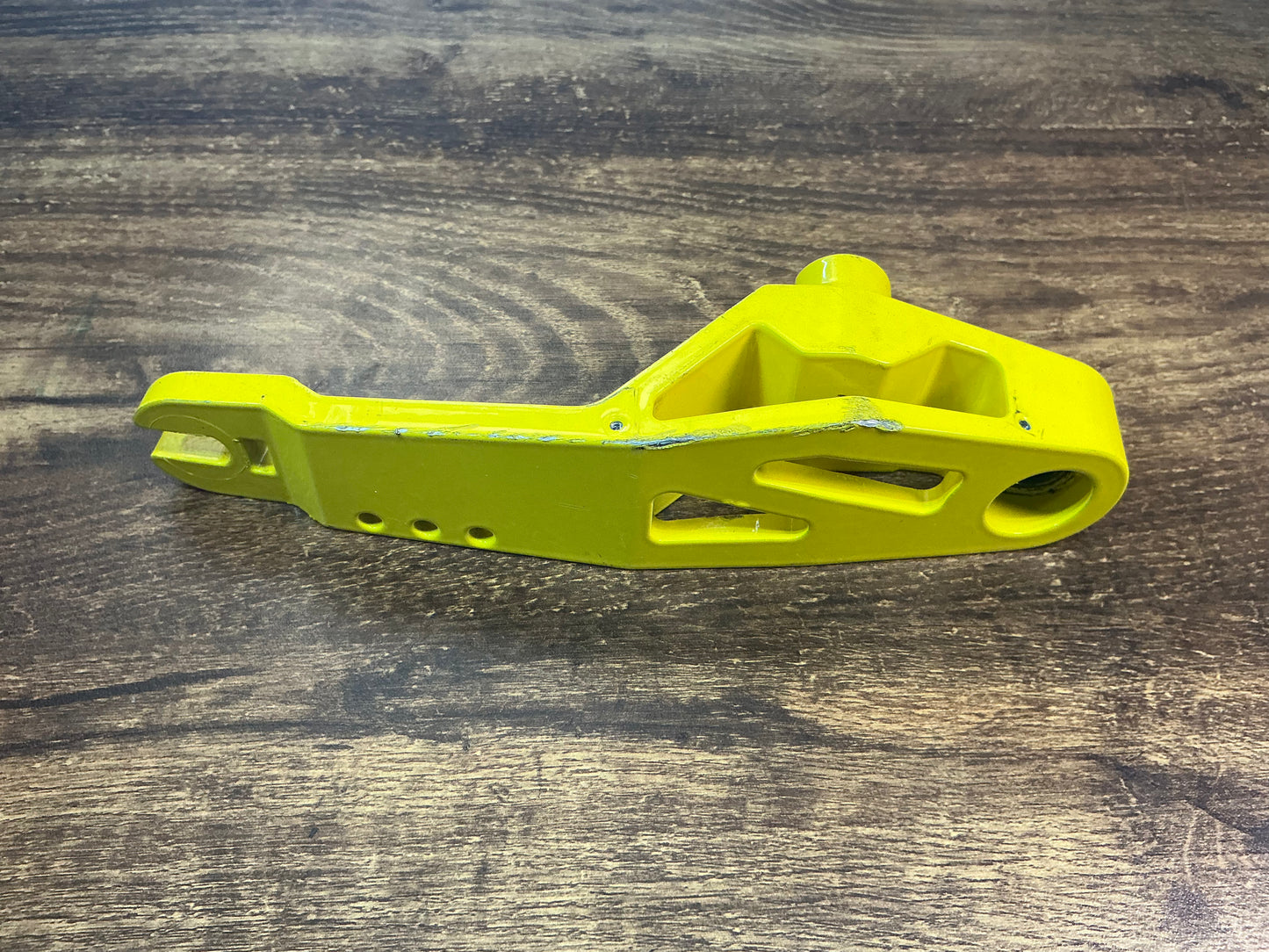 SECOND HAND - YELLOW REAR SWING ARM FOR DRAGON RAPTOR
