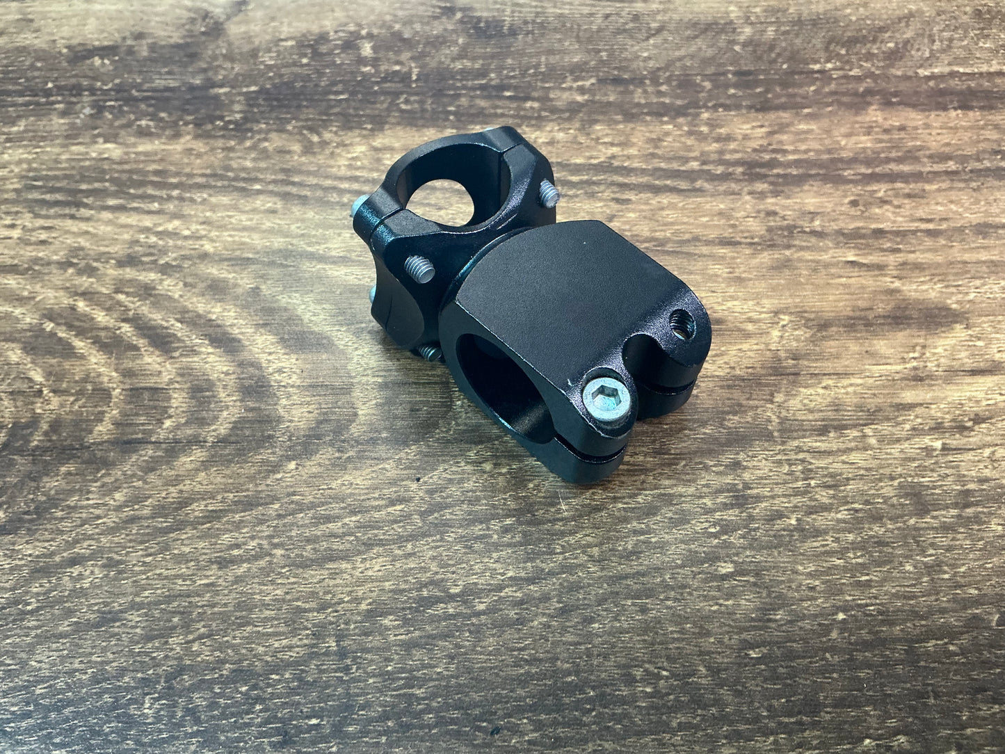 SECOND HAND - HANDLE BAR/ STEM CLAMP FOR DRAGON RAPTOR
